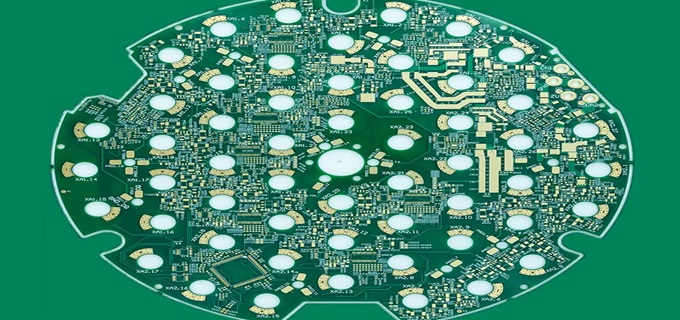 Comprender los componentes electrónicos básicos en una placa de circuito